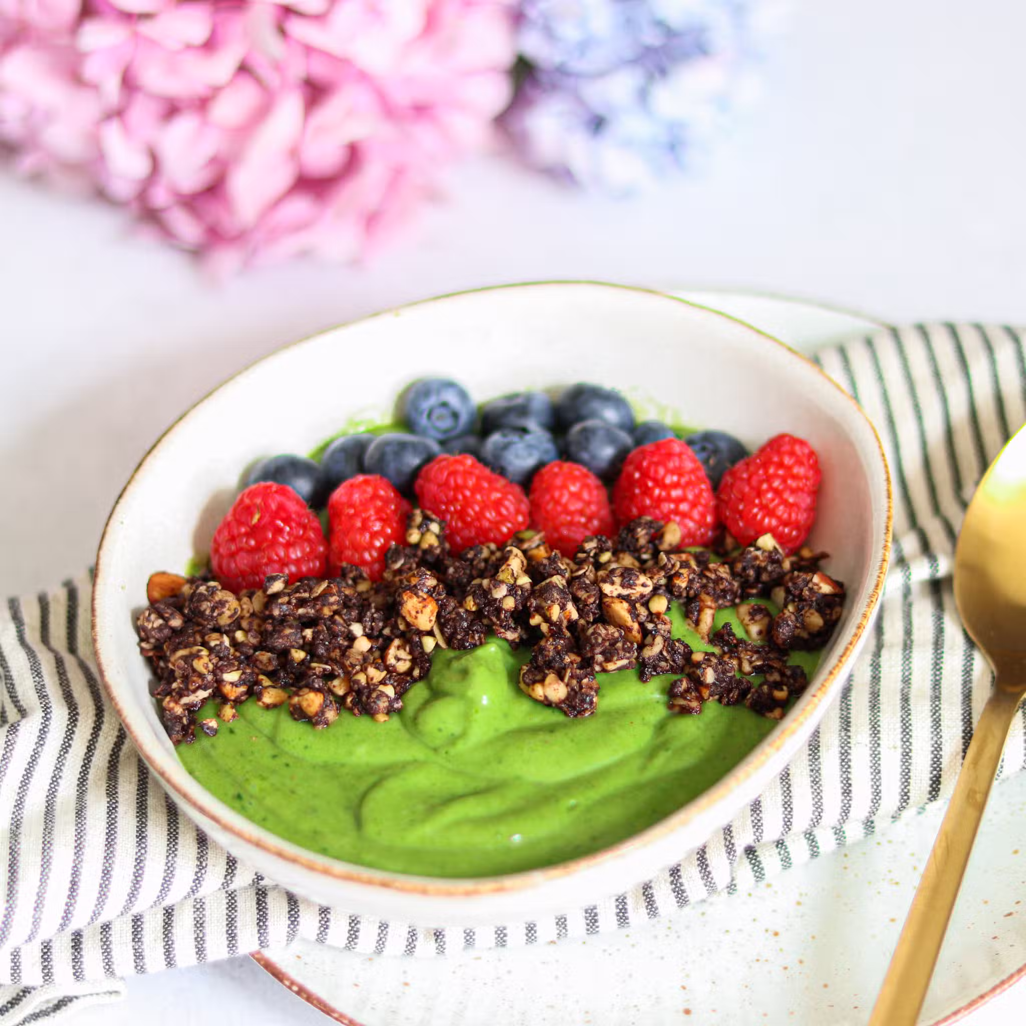 Smoothie bowl ze szpinakiem